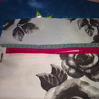 eine Reissverschlusstasche