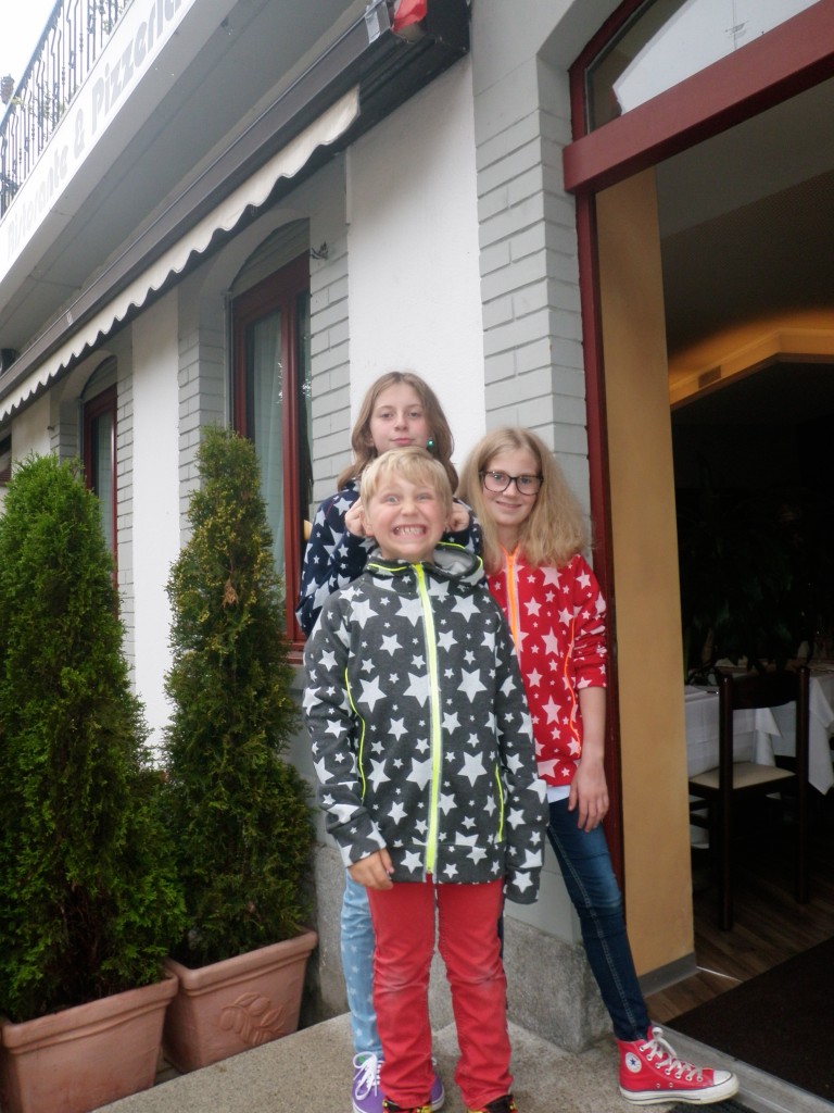 von Mama Sonja zwecks Foto ruhig gestellt..