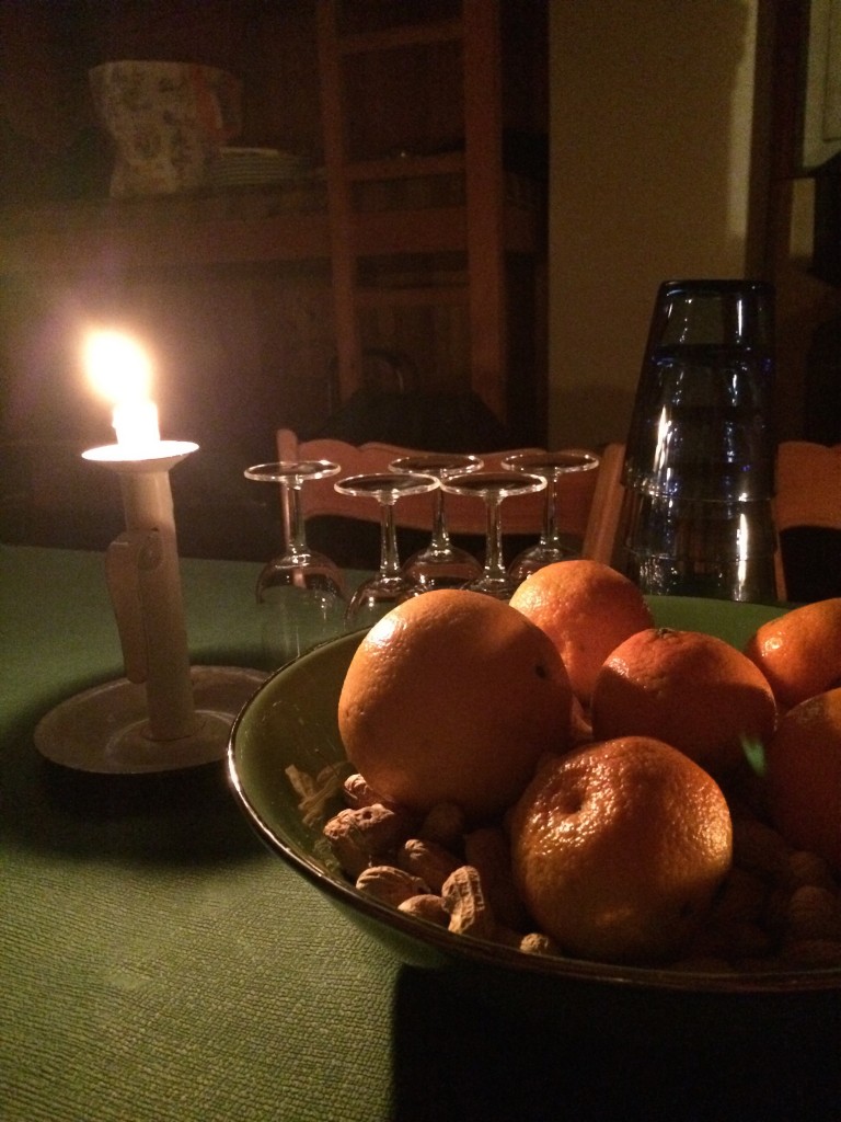 Kerzenlicht, Wärme, Manderinli und Spanisch Nüssli!