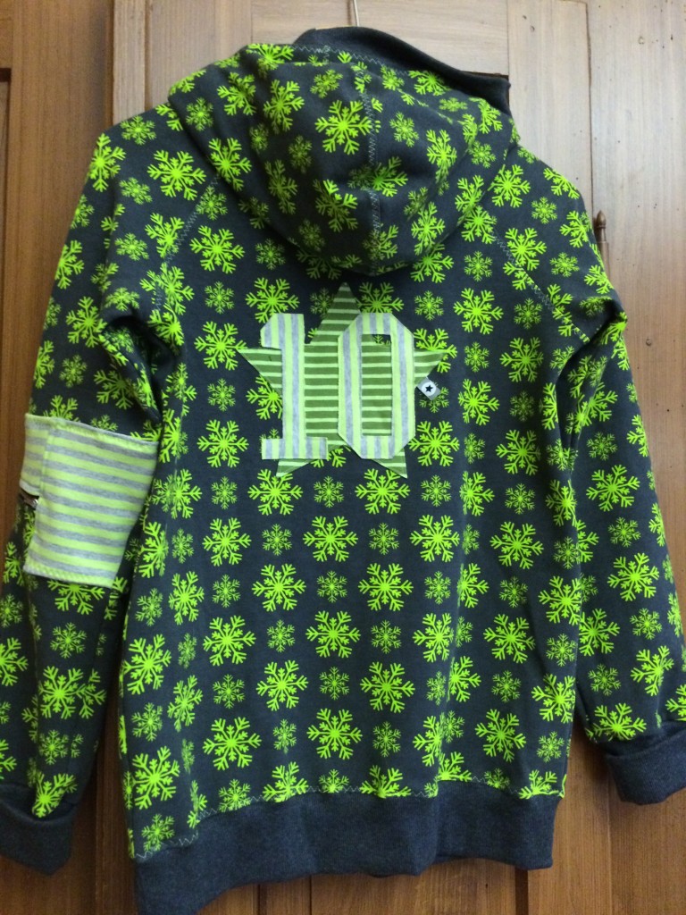 Gonzalo Eric von hinten. Man beachte die coole Ärmeltasche mit Reissverschluss und abgefüttert!
