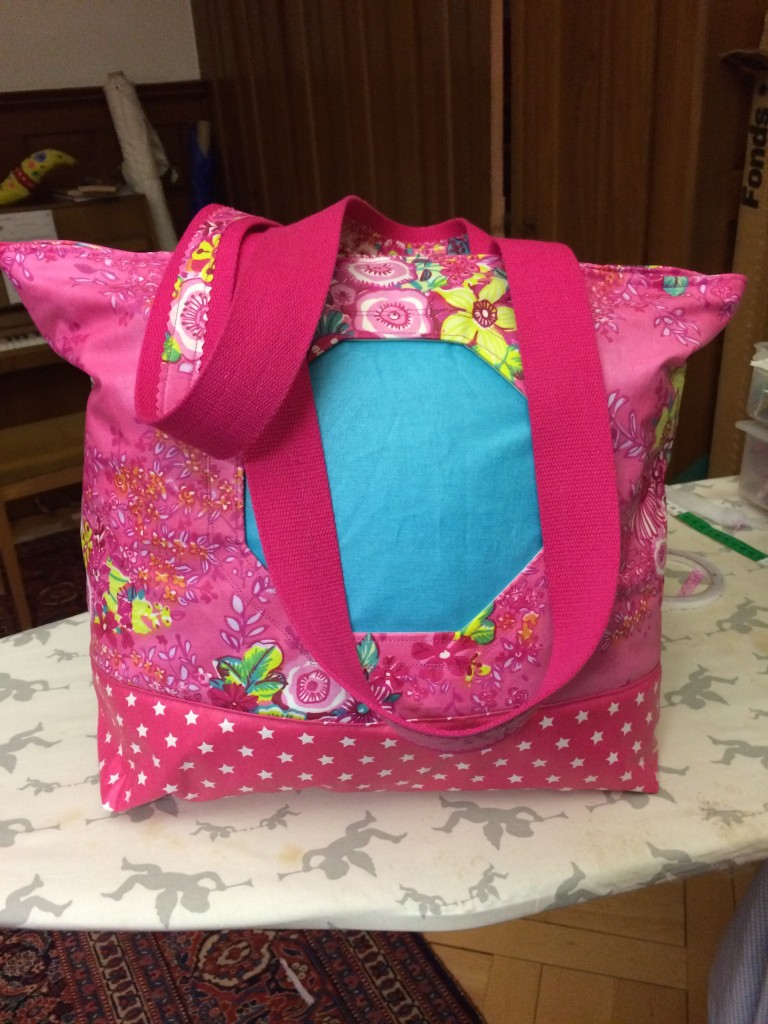 mit dem Kissen gestopft, damit sie etwas hermacht...