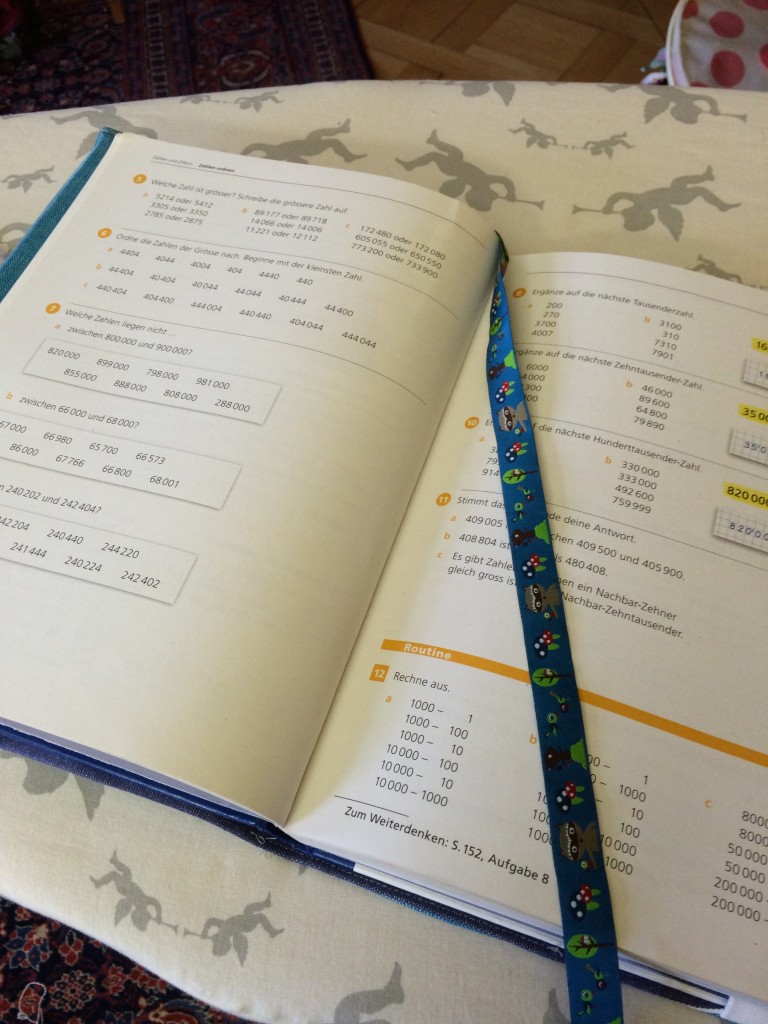 mit Buchzeichen