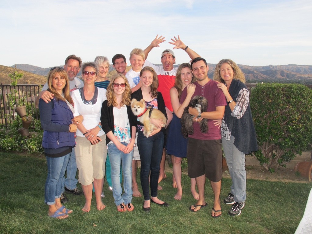 von links: Michelle, Randy, Tina, Pam, Alison, Brandon, Eric, AnnA mit Boogey, Rick, Bri, Igor und Lori