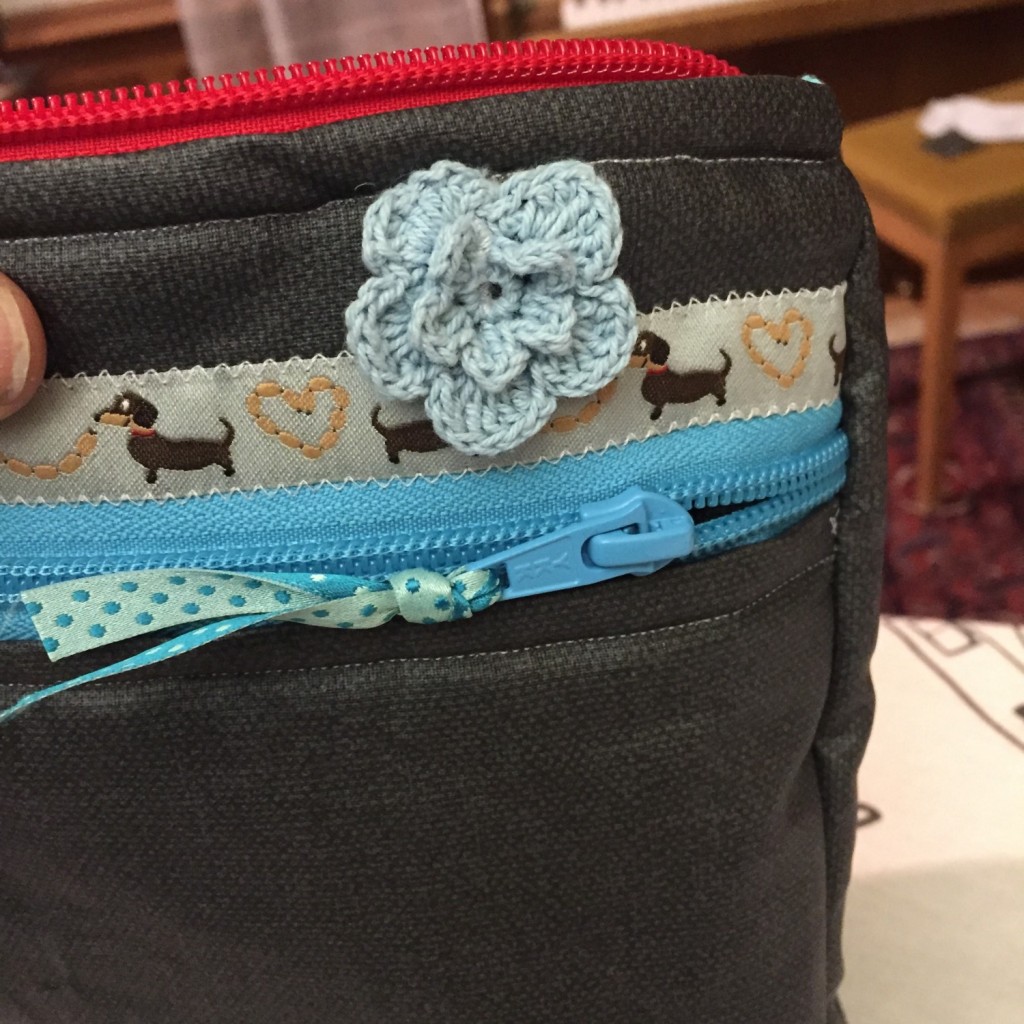 Mit Dekoblumen und Dackelband - ich sag's ja, MEIN Modell