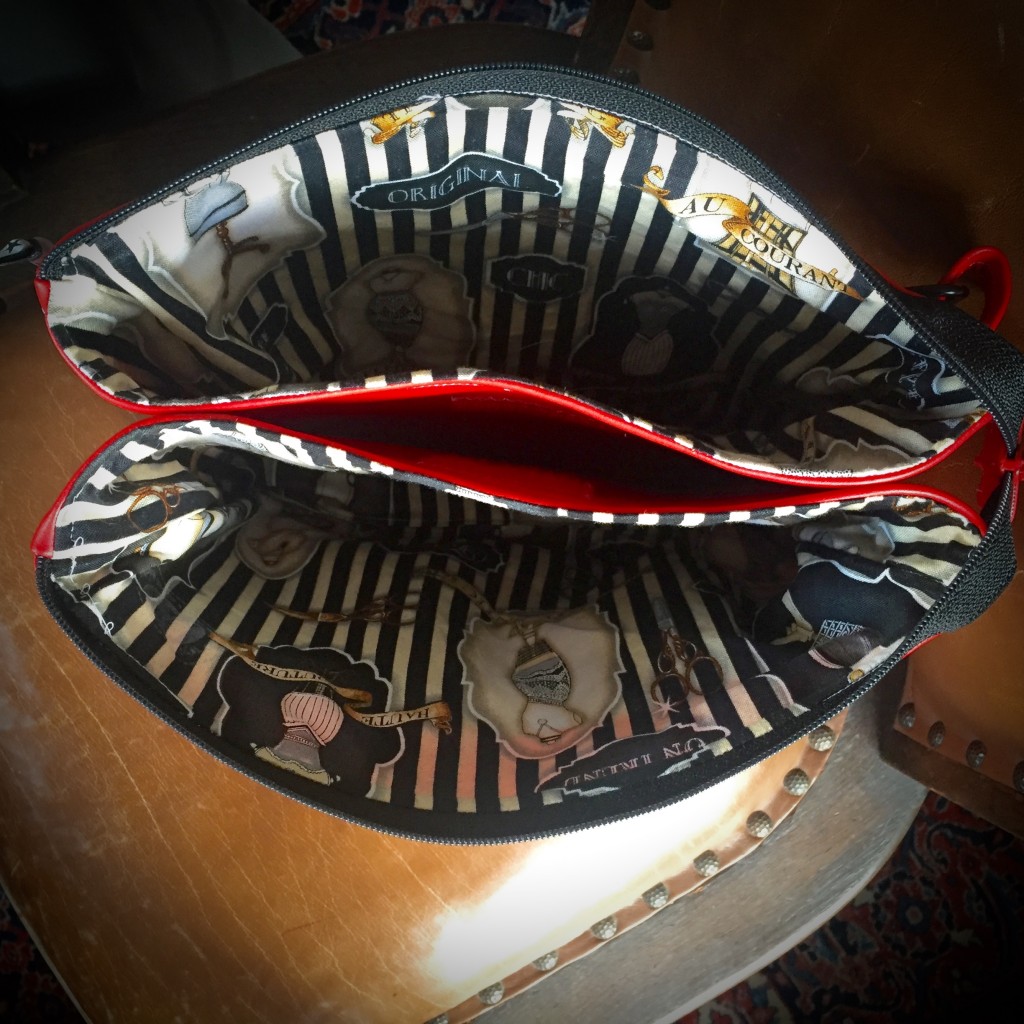 Modell rot: Innenansicht