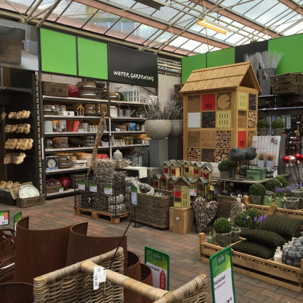 Bienenhotel - farblich passend zur eigenen Fassade!