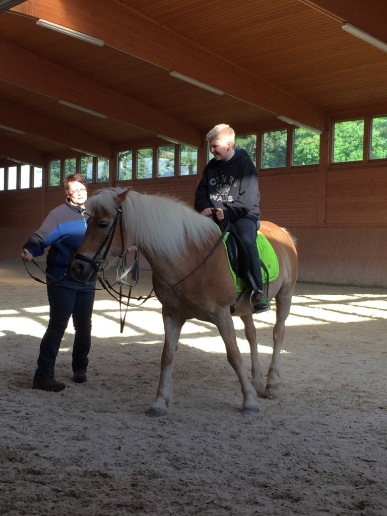 auch Eric hoch zu Pony