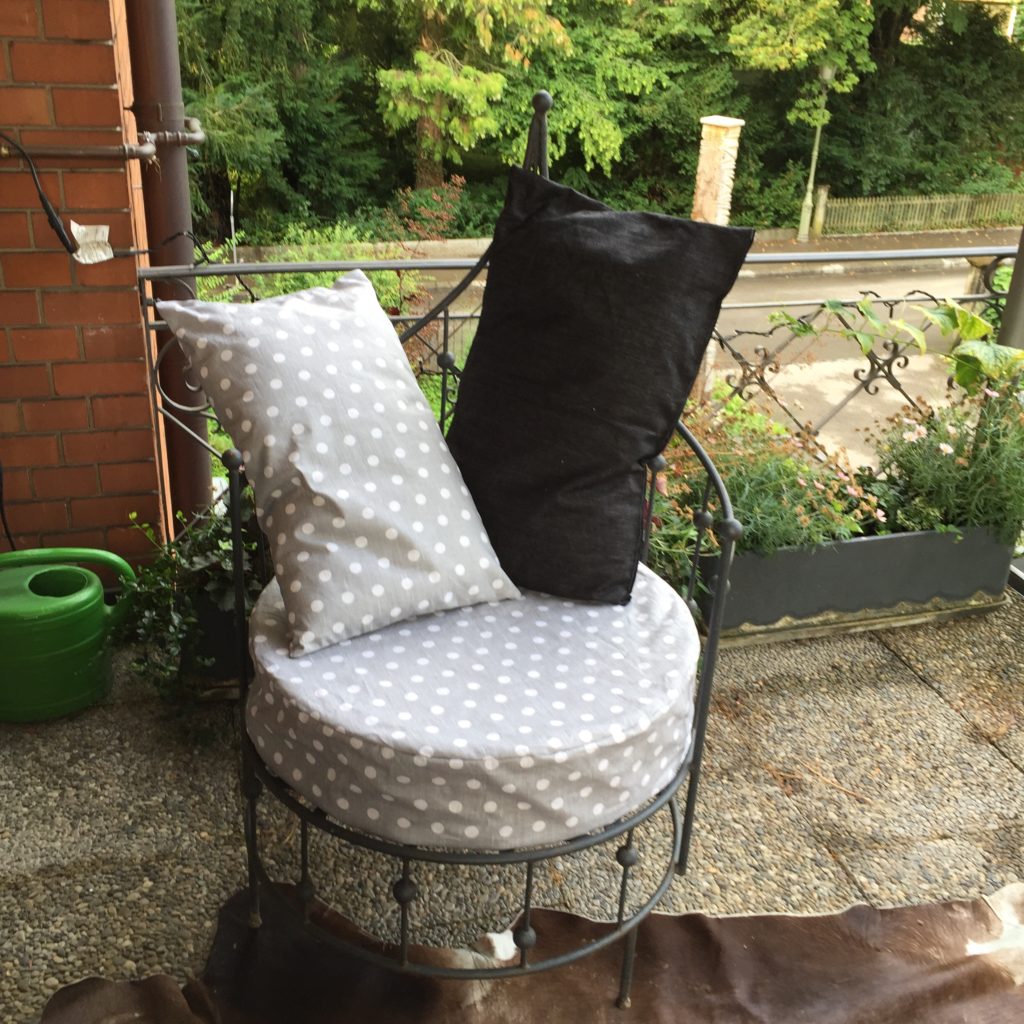 Metall-Lounge gezügelt